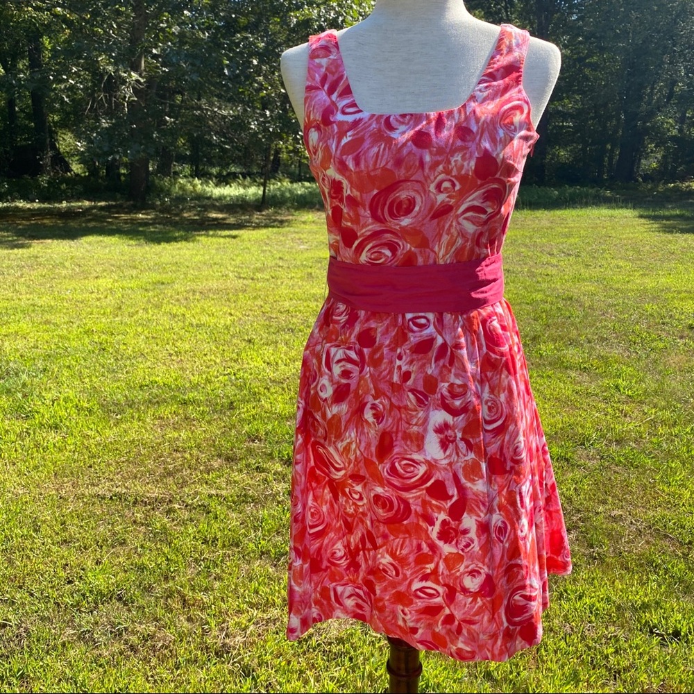 GARNET HILL DRESS SLEEVELESS PINK WHITE FLORAL BELTED SIZE 2 FIT AND FLARE